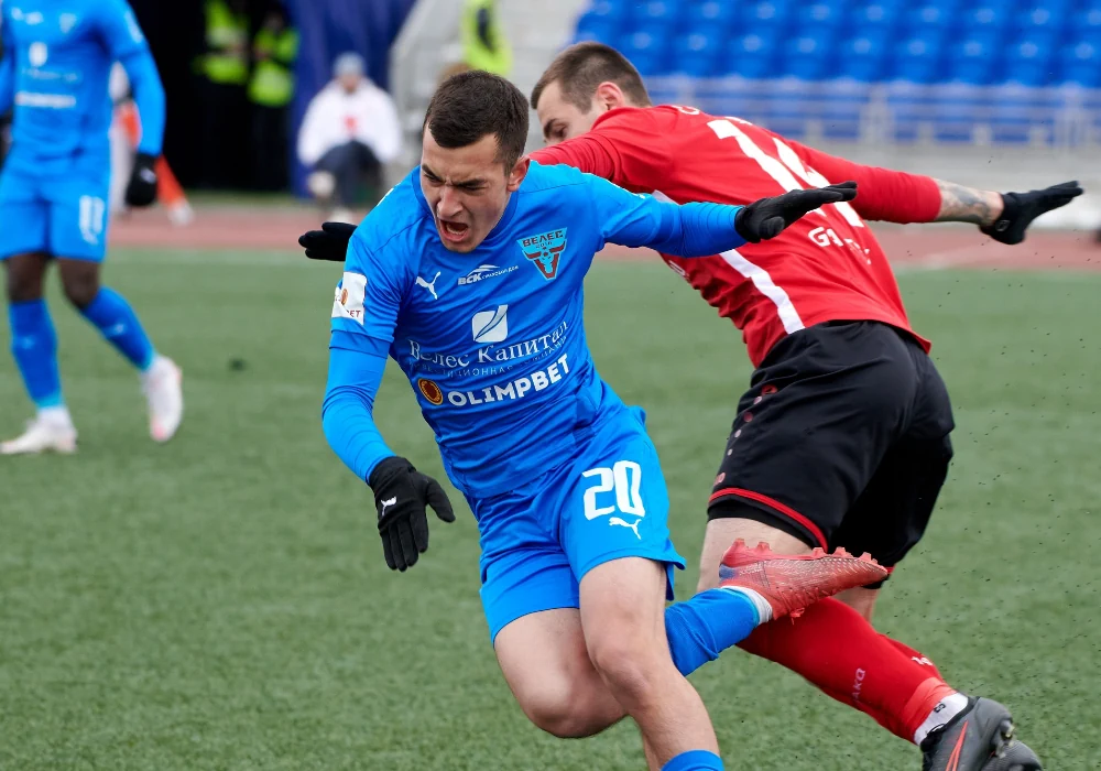 Артур Галоян забил красивый гол со штрафного в ворота «Нефтехимика»