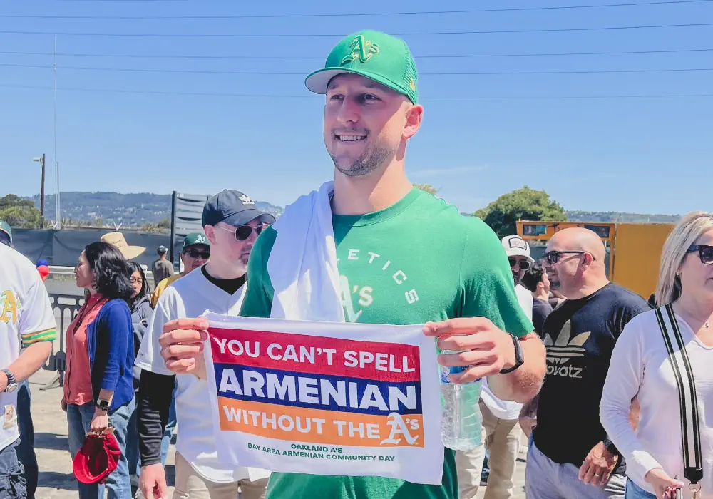 Бейсболист Джеймс Каприелян посетил день армянского наследия