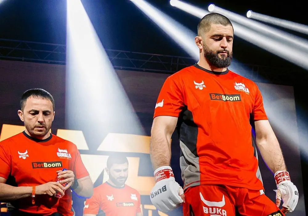 Давид Бархударян уступил Вагабу Вагабову в чемпионском бою (видео)
