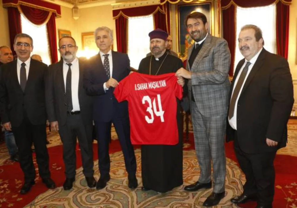 Турция пригласила Патриарха Саака II Машаляна на матч с Арменией