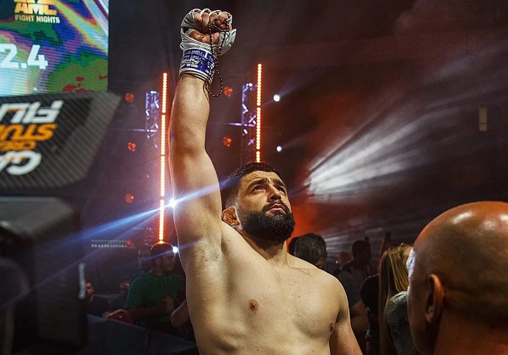 Давид Бархударян победил Артура Гусейнова на Fight Nights (видео)