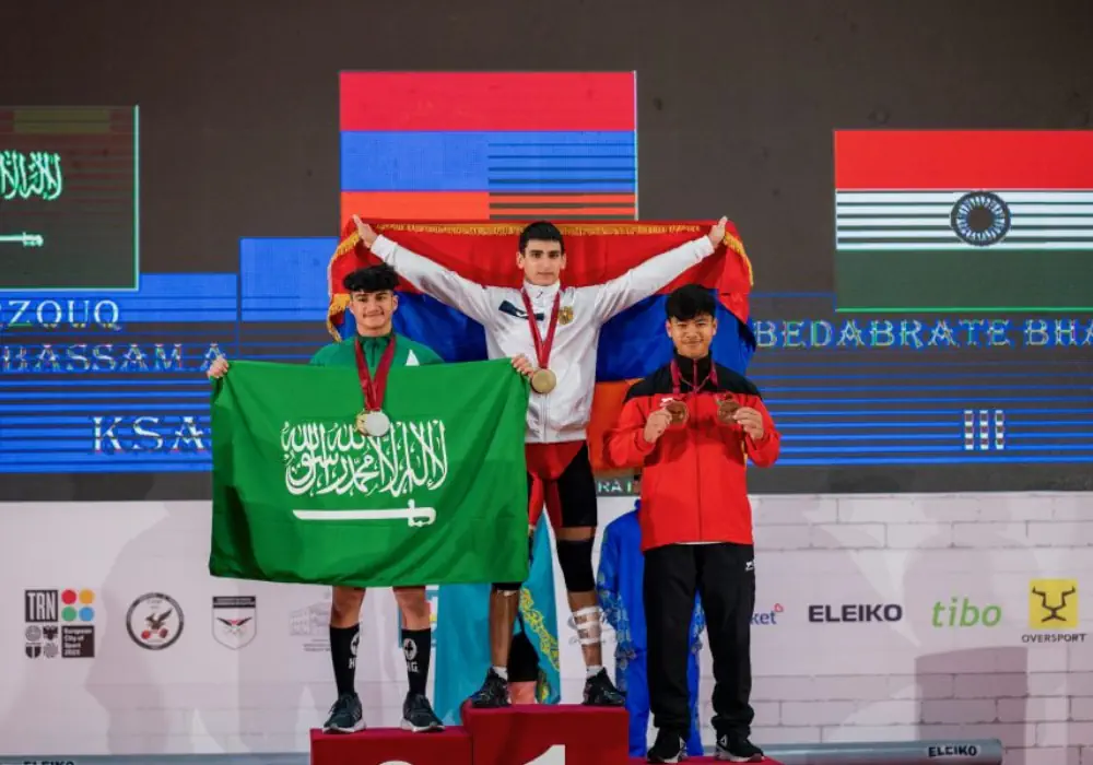 Сережа Барсегян чемпион мира по тяжелой атлетике среди юношей