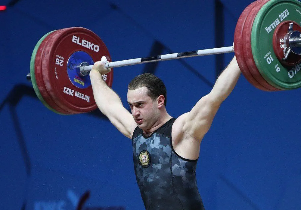 Рафик Арутюнян бронзовый призер ЧЕ 2023 по тяжелой атлетике