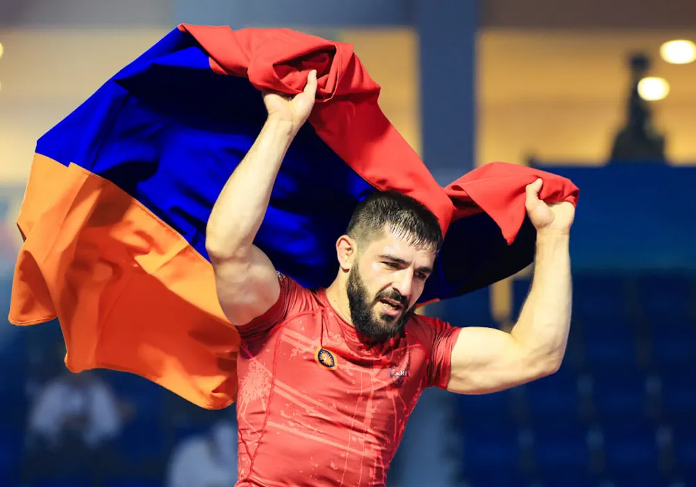 Чемпион Европы по грепплингу из Армении дебютирует в ММА
