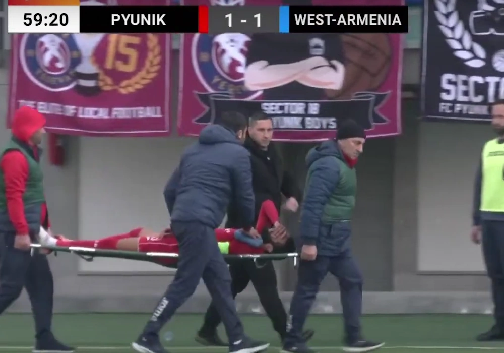 Артак Дашян покинул поле на носилках против «Вест Армении» (видео)