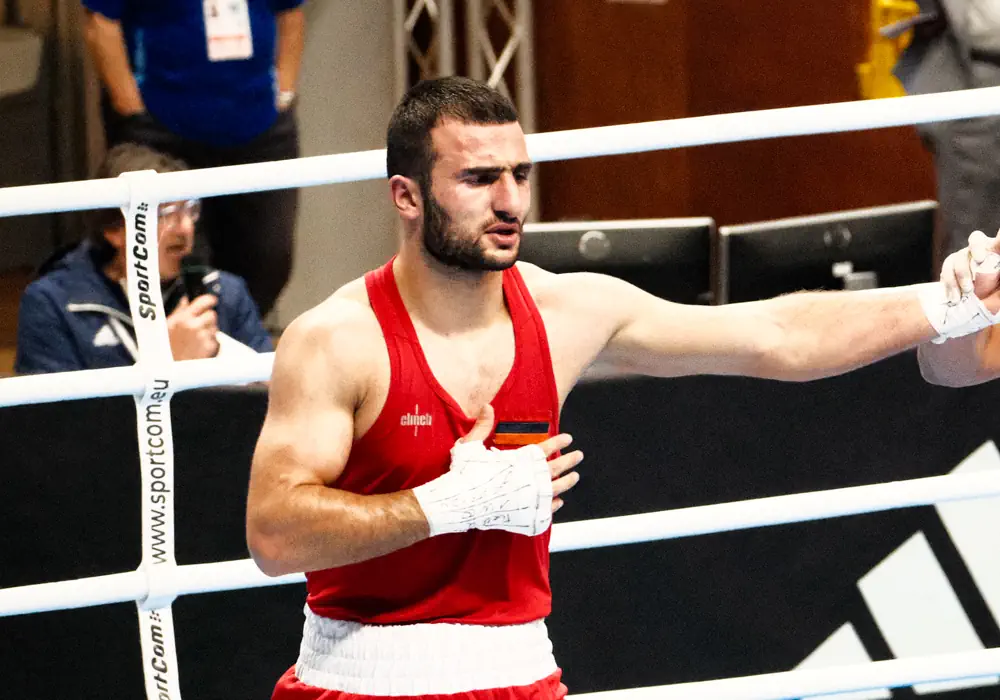 «Азербайджанец сам понял, что это клоунада». Гурген Мадоян о судействе на турнире в Италии