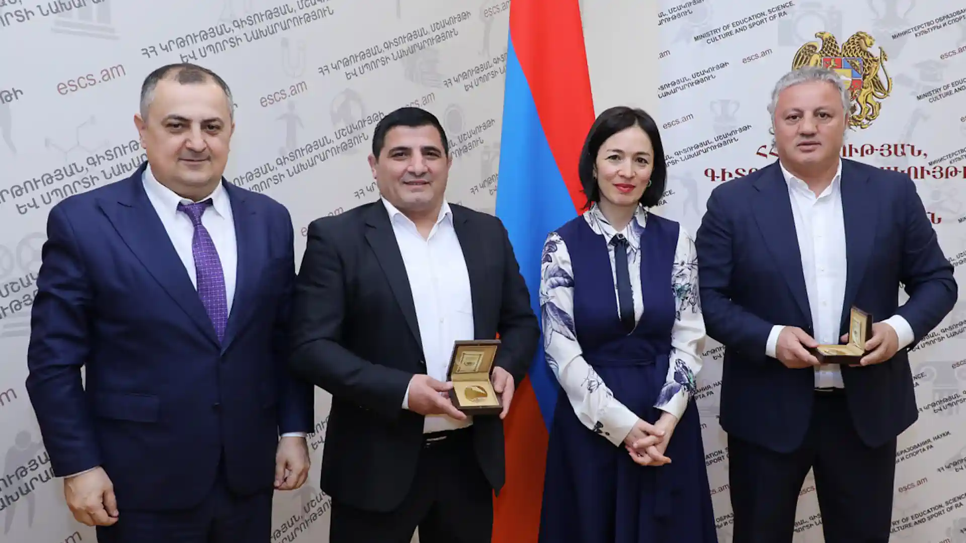 Армен Назарян и Вагинак Галустян получили почетные медали в Армении