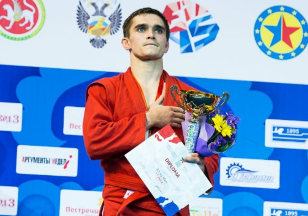 Руслан Багдасарян победил азербайджанца в финале ЧЕ по самбо (видео)