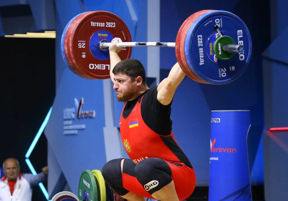 Андраник Карапетян завоевал малое золото на ЧМ 2023 по тяжелой атлетике